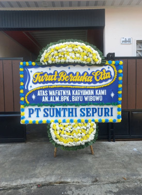 Papan Bunga Duka di Tanjung Penyebal