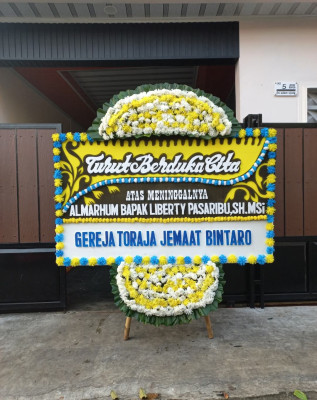 Papan Bunga Duka di Tanjung Penyebal