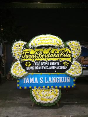 Papan Bunga Duka di Tanjung Penyebal